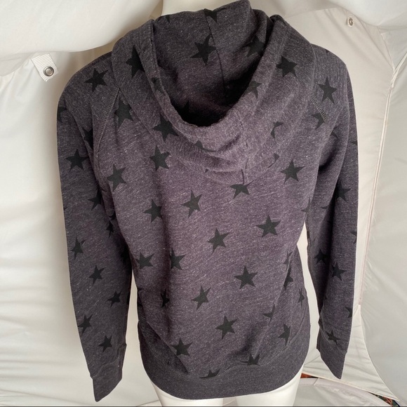 University of Notre Dame Fighting Irish gray with green stars logo hoodie - Picture 3 of 8